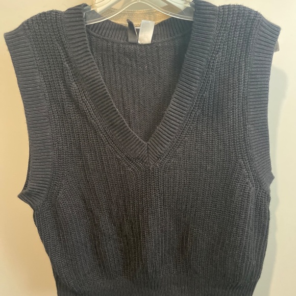 2 for 1 sweater vests size M - Picture 2 of 3